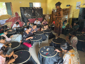 बचत गटांसाठी आरीवर्क प्रशिक्षण उपक्रम